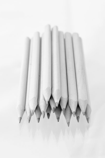 有反射功能的尖头铅笔(黑白)图片下载