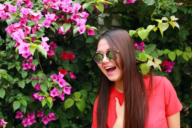 震惊的女人图片下载