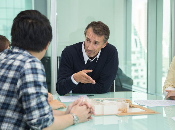 会议中的办公室人员图片下载