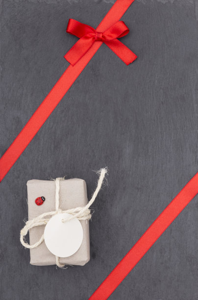 红色缎带蝴蝶结与礼盒图片下载