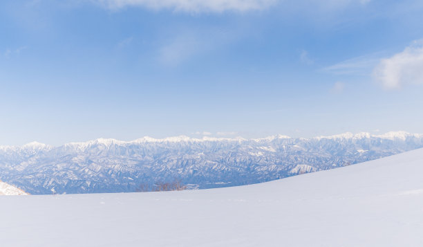 冬季日本中部的阿尔卑斯雪山图片下载