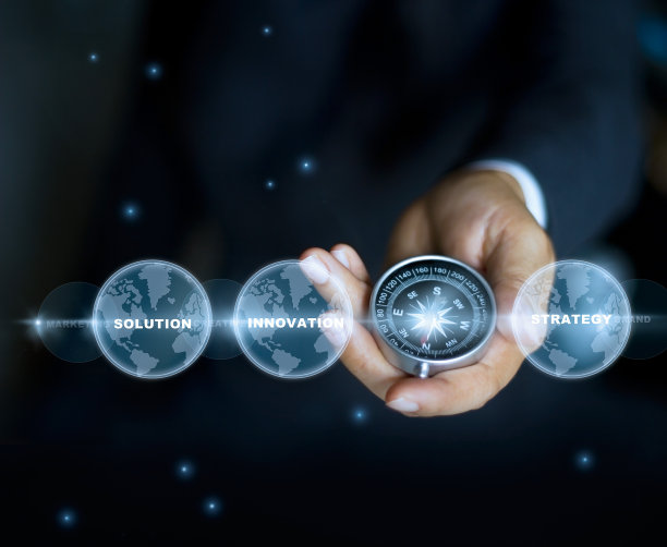 商人拿着一个指南针和文字图片下载