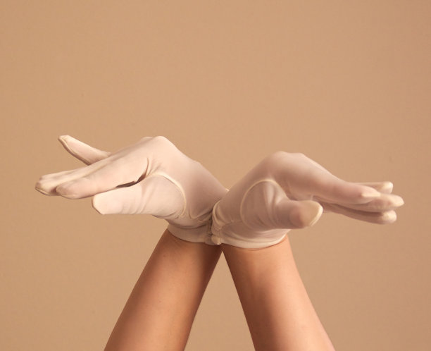 女人模仿老式正式白手套傻姿势图片下载