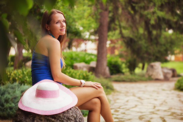 在公园里休息图片下载