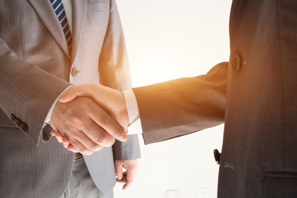 业务人员握手图片下载