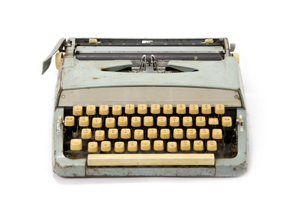 又旧又脏的老式打字机图片下载