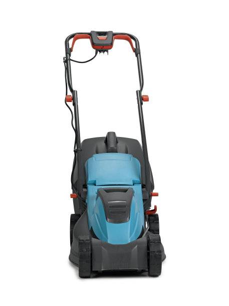 割草机修剪小路图片下载