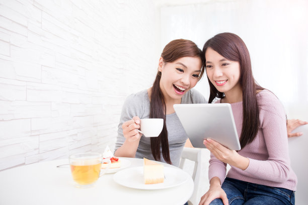 年轻快乐的女性朋友们素材图片