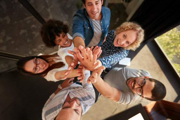 成功的专业团队击掌素材图片