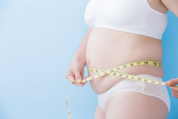 女人取腰尺量图片下载