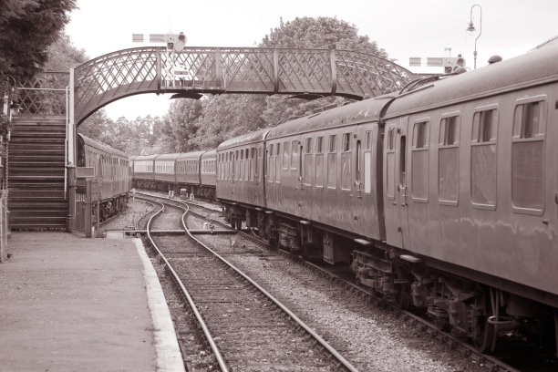 列车在车站图片下载