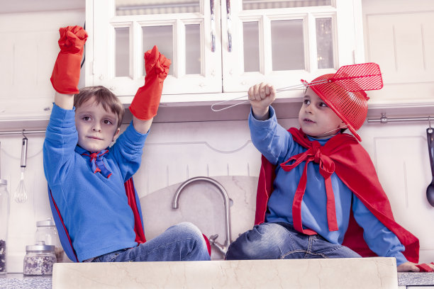 孩子们假装自己是了不起的英雄图片下载