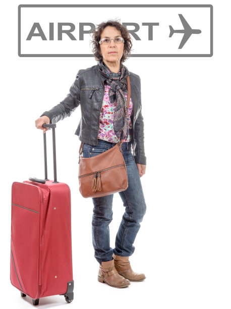 成年女子正在旅行。女人提着箱子去机场图片下载