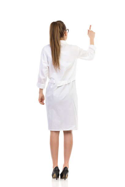穿白大褂的女人指向后视图图片下载