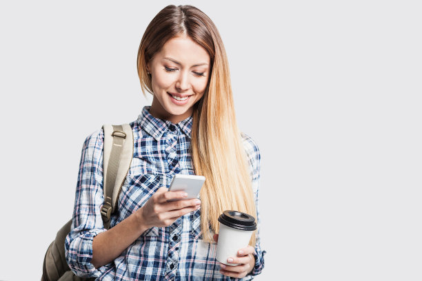 年轻女子要去旅行图片下载