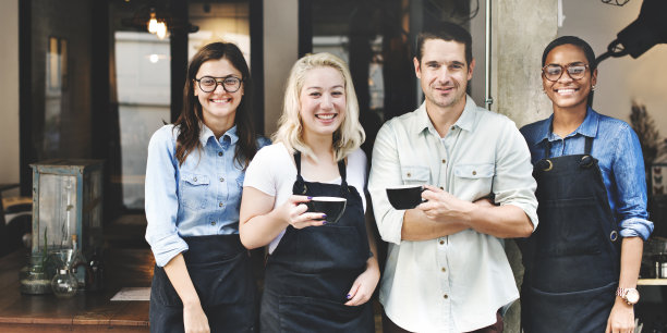 朋友伙伴咖啡师咖啡店概念图片下载