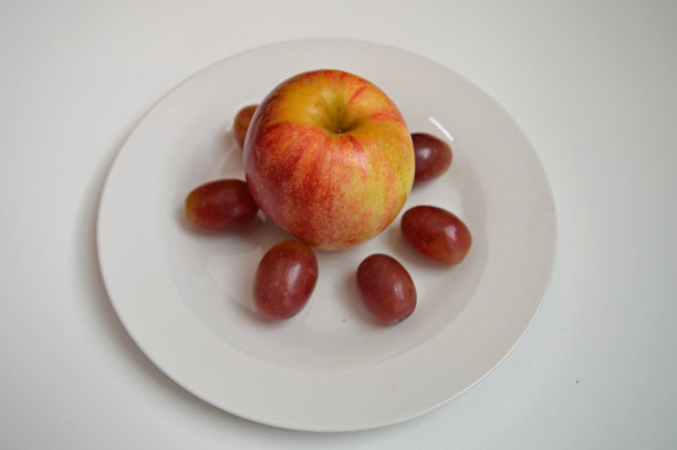苹果和葡萄图片下载