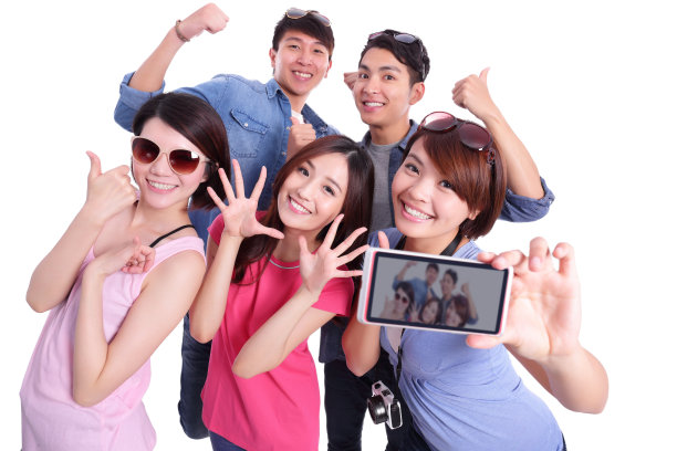 快乐的青少年拍照图片下载