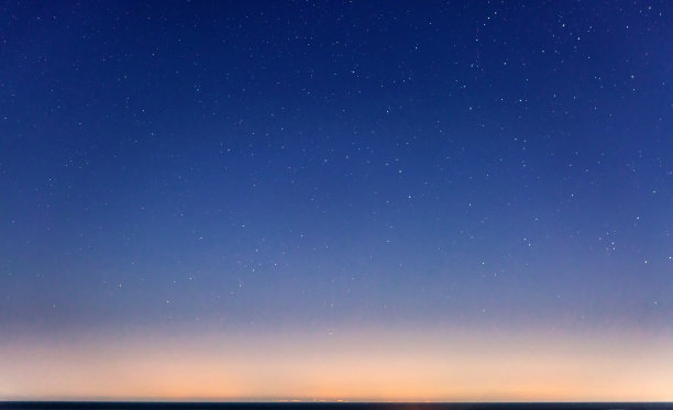 星空与西西里岛海岸线图片下载