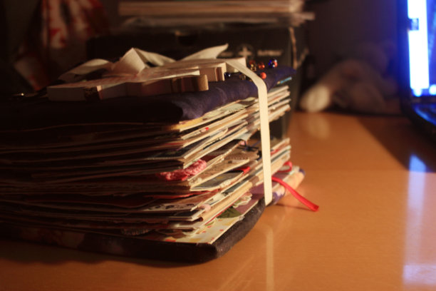 剪贴簿手工在桌上笔记本灯图片下载