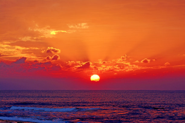 海上戏剧性的日落图片下载