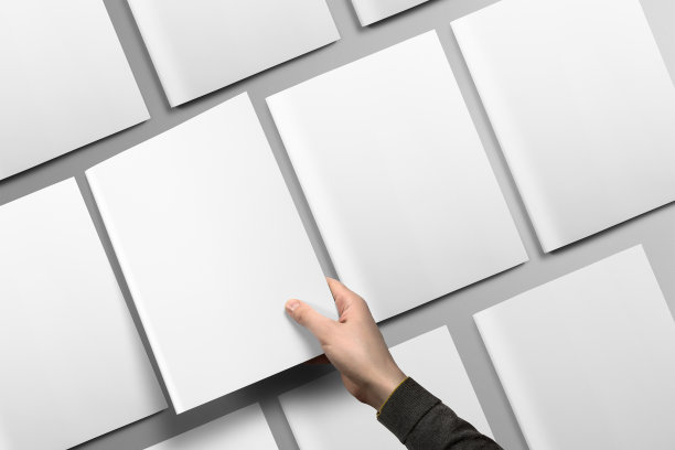 空白A4宣传册模型在浅灰色的背景。图片下载