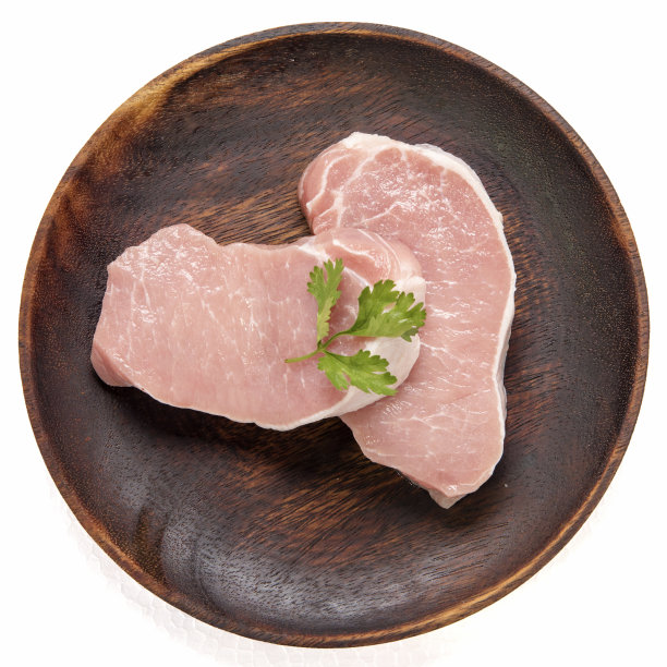 木盘里的生猪肉。图片下载