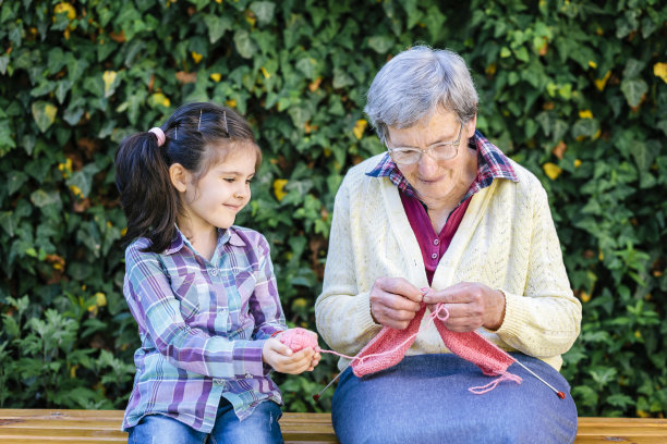 祖母和孙女图片下载