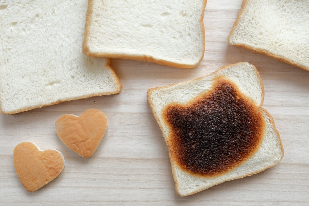 面包上的烧痕图片下载