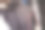 男人从壁橱里拿出一件热运动运动衫图片下载