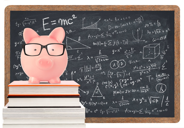 黑板上有储蓄罐和数学图片下载