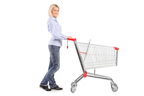 推着购物车的女人图片下载