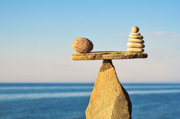 海岸上的石头图片下载