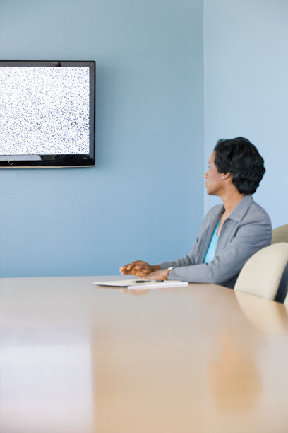 女商人在会议室图片下载