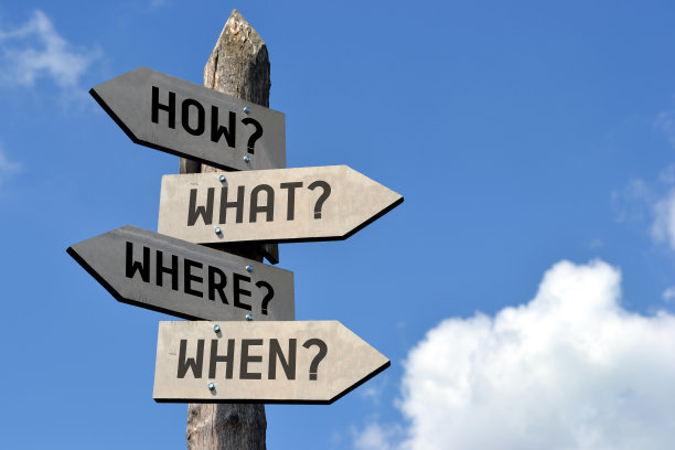 怎样，什么，在哪里，何时路标素材图片