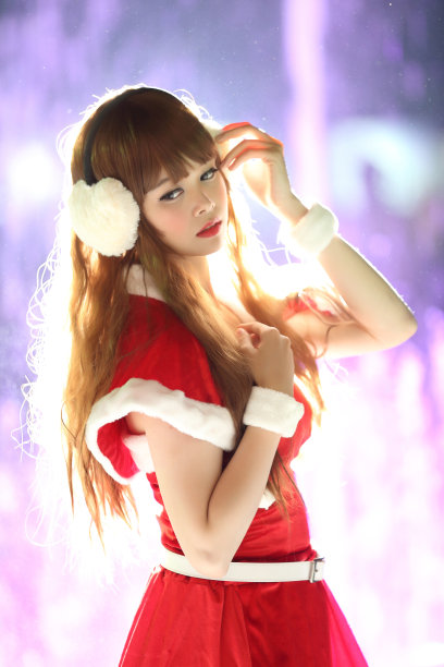 美丽的亚洲女性圣诞老人的肖像图片下载