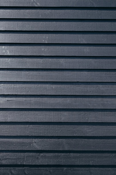 黑色喷漆的松木板，传统的挪威sidind图片下载