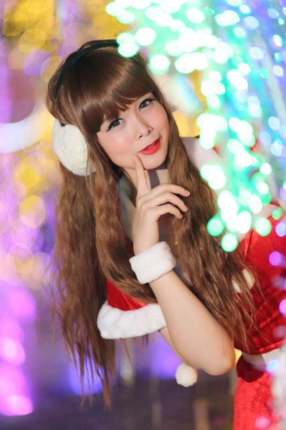 美丽的亚洲女性圣诞老人的肖像图片下载