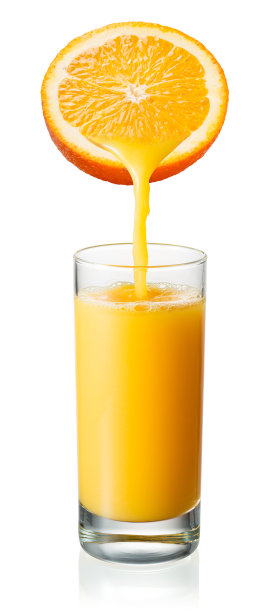 橙汁正往杯子里倒。孤立在白色图片下载