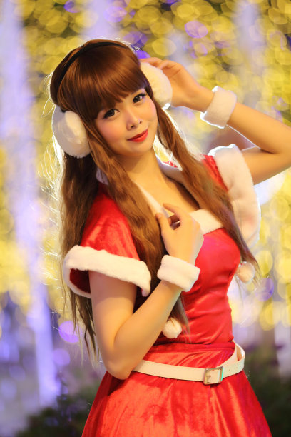 美丽的亚洲女性圣诞老人的肖像图片下载