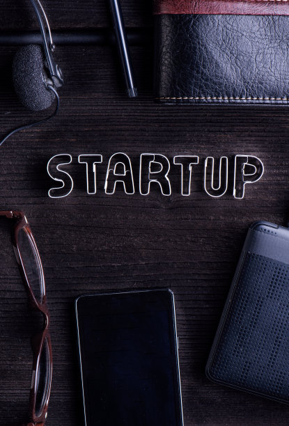 初创公司组合素材：耳机、智能手机、饼干模具标志图片下载