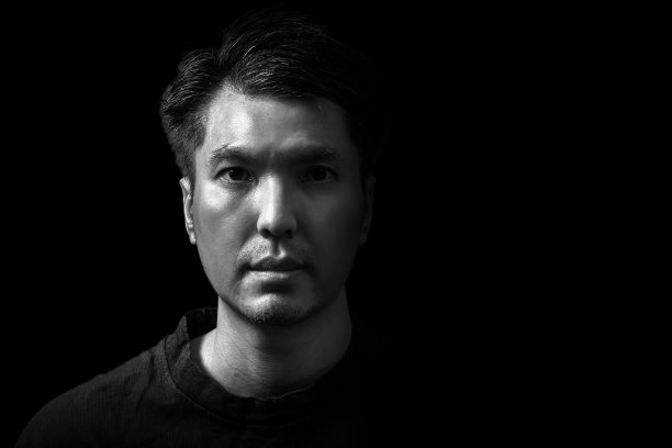 特写亚洲英俊男子的脸图片下载