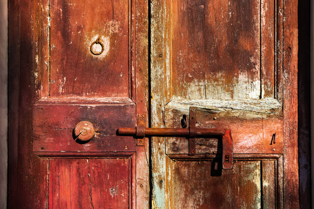 旧锁的门图片下载
