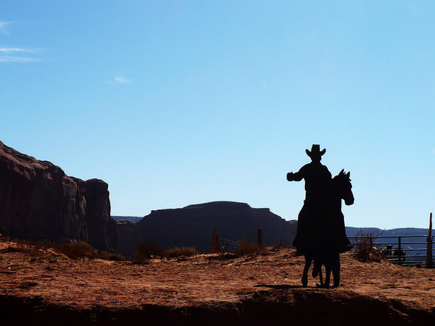 亚利桑那州的牛仔和马场图片下载