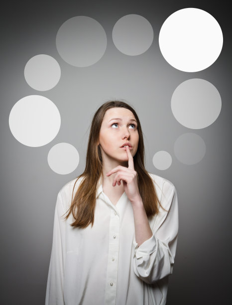 女孩和灰色泡泡。图片下载