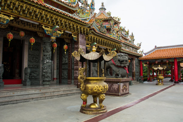 中国寺庙里的金壶图片下载