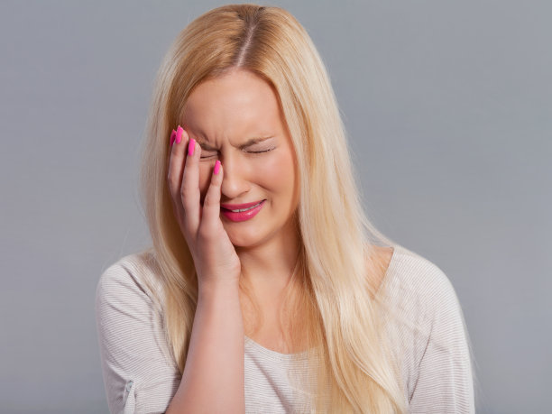 女人哭了图片下载