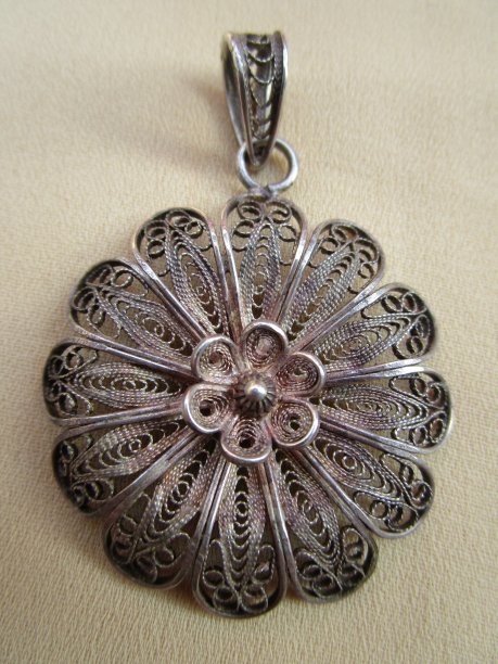 旧银的大奖章图片下载