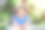 母亲和她的女儿在婴儿车里。素材图片
