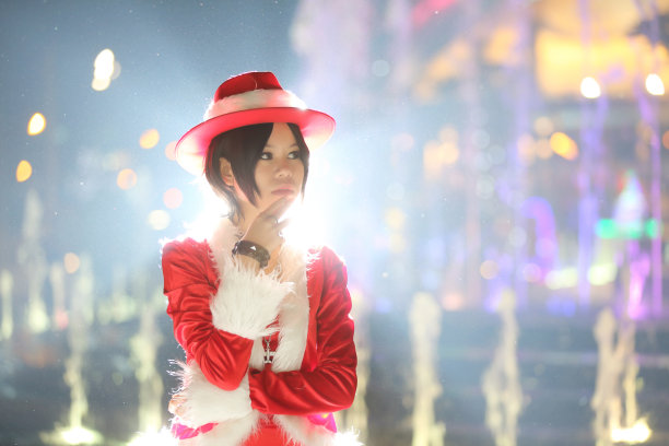 美丽的亚洲女性圣诞老人的肖像图片下载